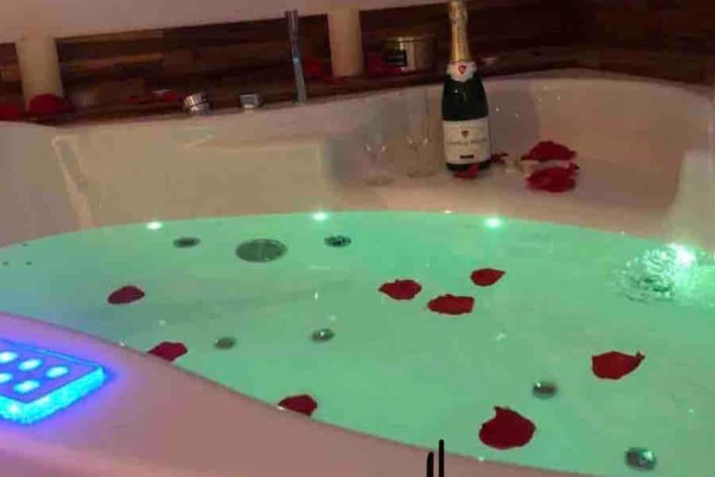 Sejour Detente Au Coeur De Macon Spa,Cine,Bouteille Offerte 외부 사진